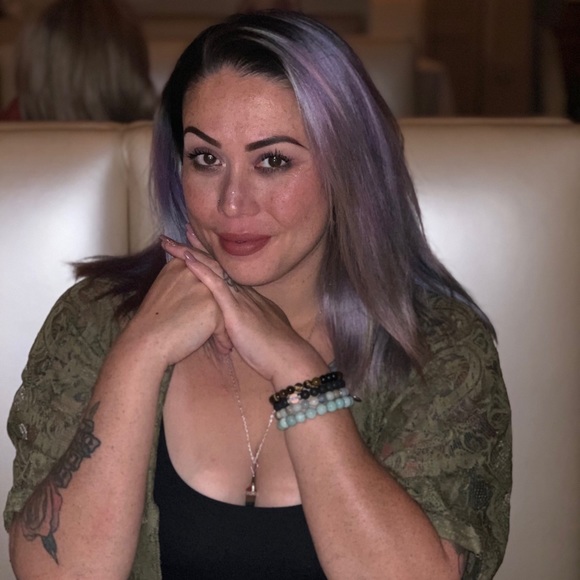 Meet your Posher, Cecillia - Picture 1 of 3